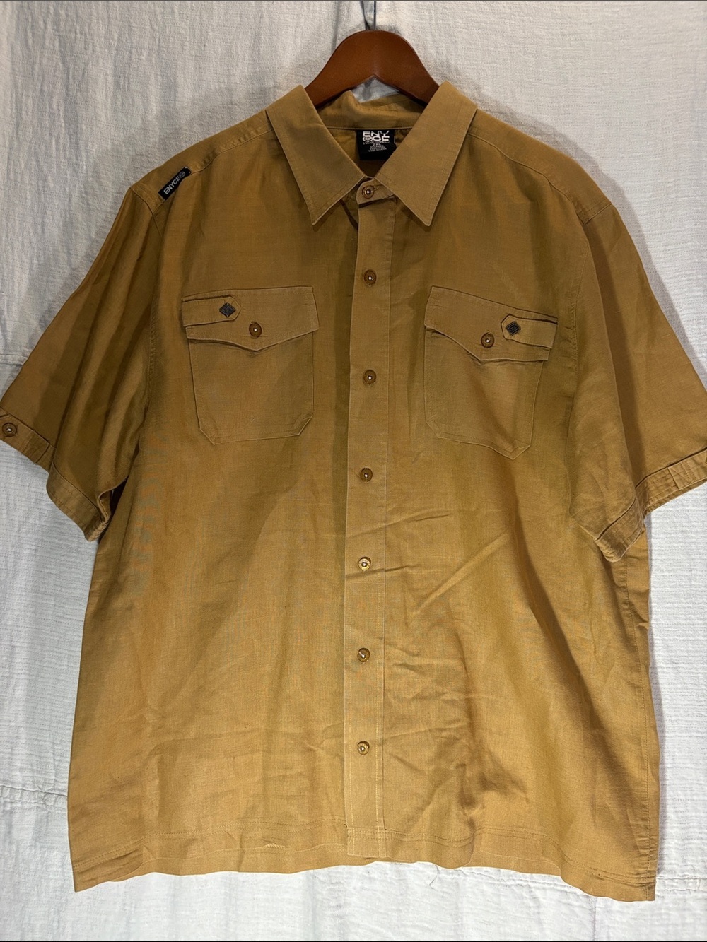 Enyce Men's Short-Sleeve Button-Down Shirt in Tan/Brown